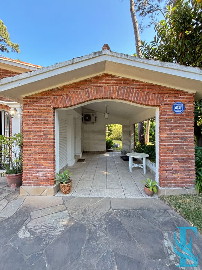 Gran Chalet Con 5 Dormitorios Y Mas de 3000 M2 De Terreno Punta del Este, Playa Mansa