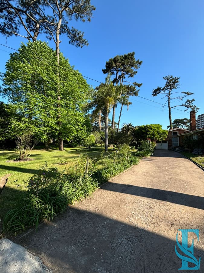 Gran Chalet Con 5 Dormitorios Y Mas de 3000 M2 De Terreno Punta del Este, Playa Mansa