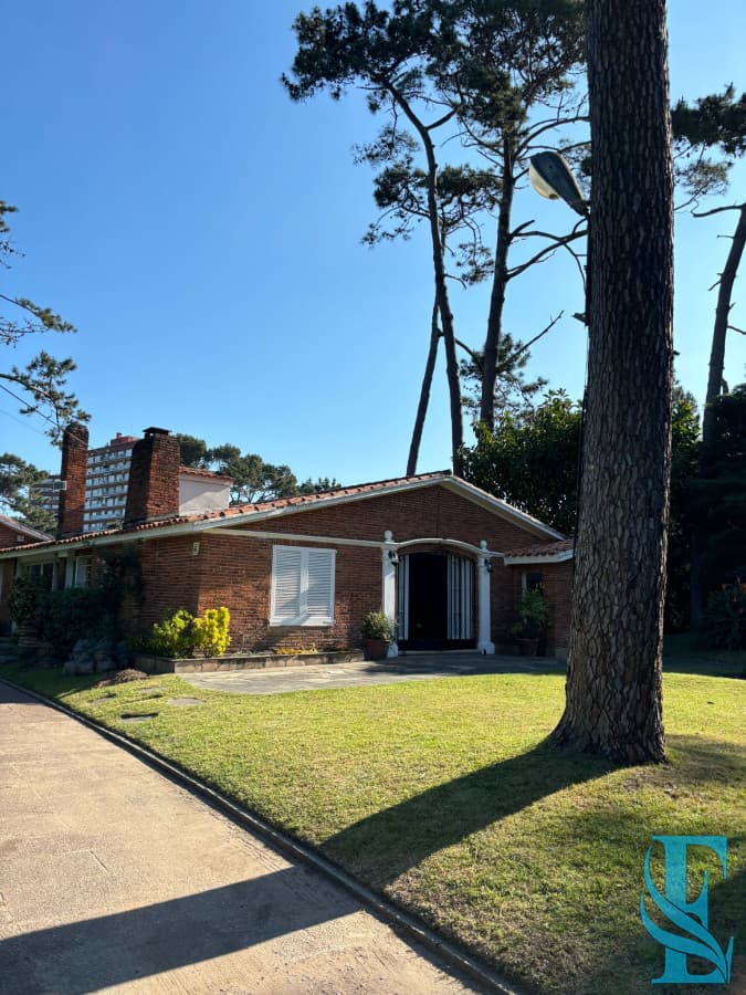 Gran Chalet Con 5 Dormitorios Y Mas de 3000 M2 De Terreno Punta del Este, Playa Mansa