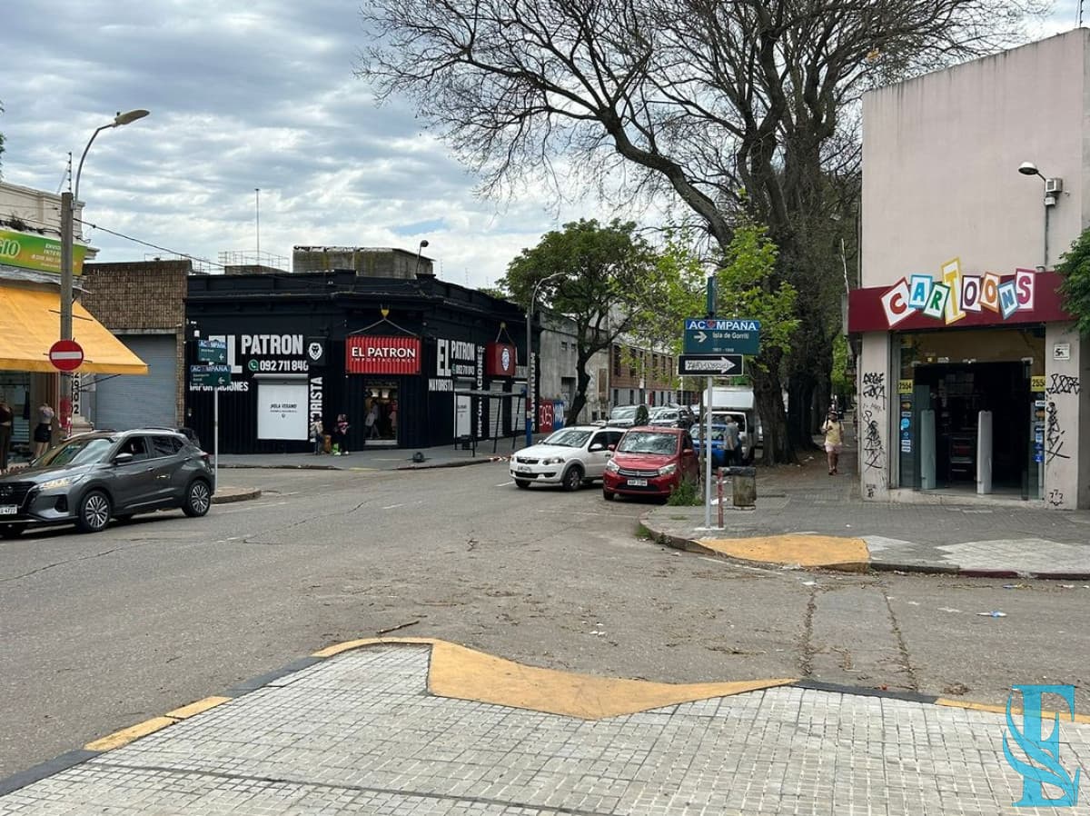 Venta De Gran Local Sobre Arenal Grande