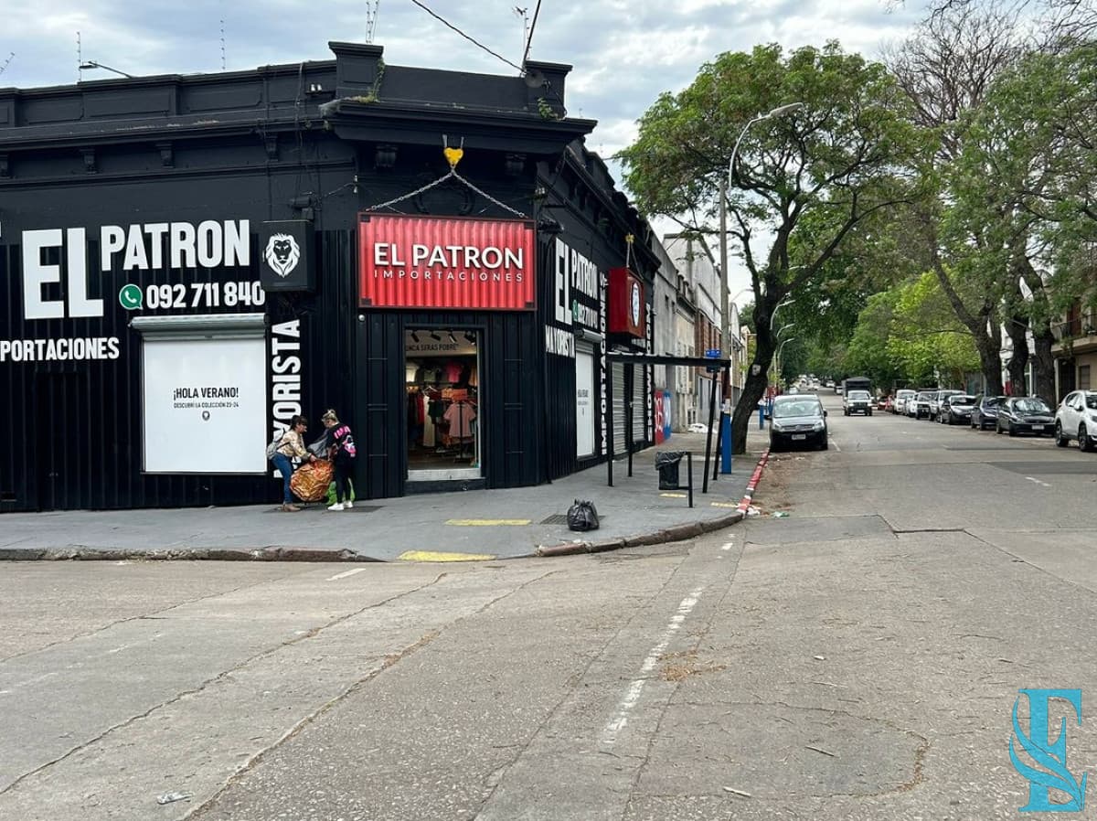 Venta De Gran Local Sobre Arenal Grande