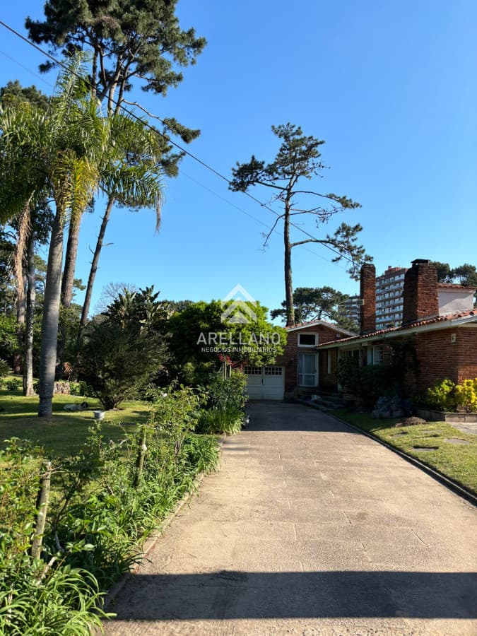 Casa ID.4173 - 5 Dormitorios Y Mas de 3000 M2 De Terreno