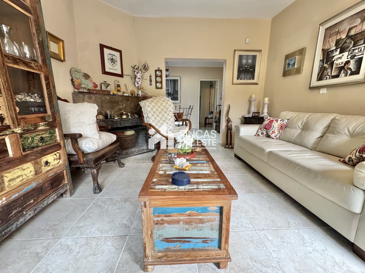 CASA EN VENTA Y ALQUILER DE 2 DORMITORIOS EN PINARES PUNTA DEL ESTE  -