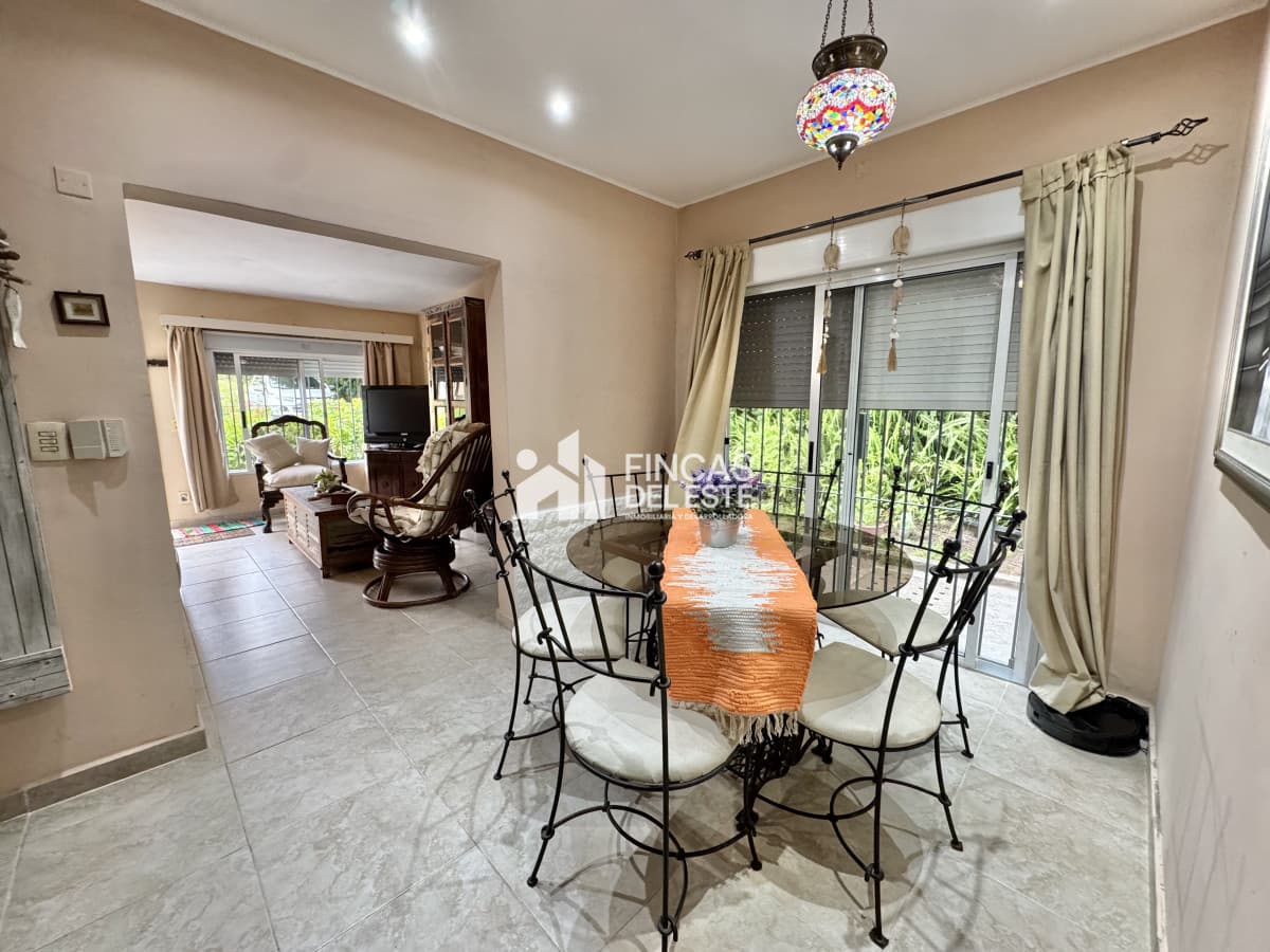 CASA EN VENTA Y ALQUILER DE 2 DORMITORIOS EN PINARES PUNTA DEL ESTE  -