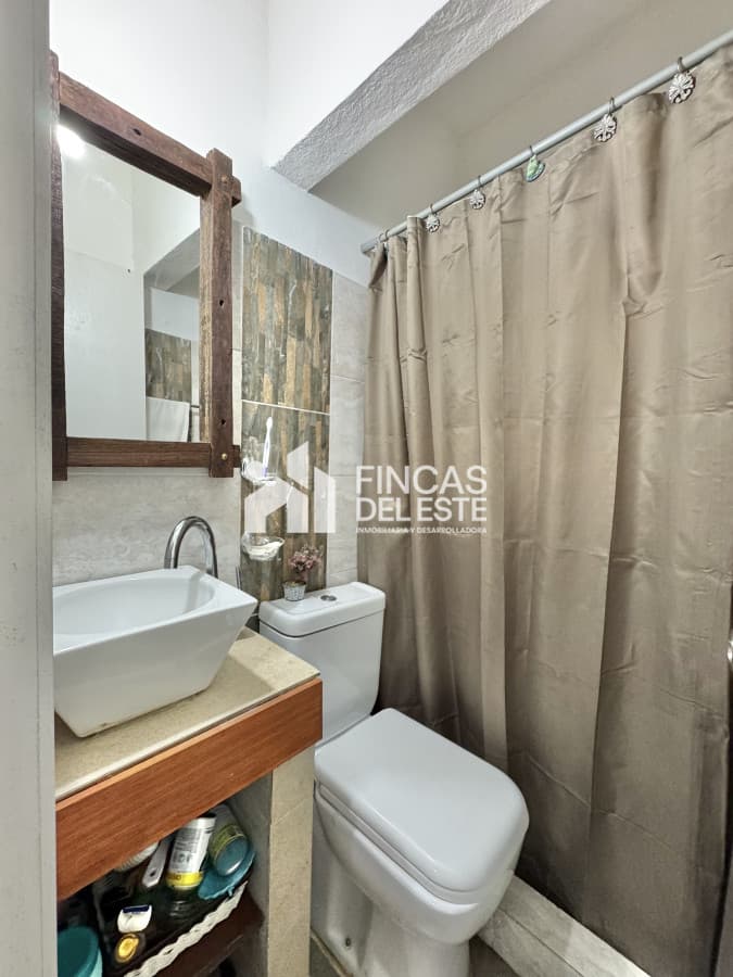 CASA EN VENTA Y ALQUILER DE 2 DORMITORIOS EN PINARES PUNTA DEL ESTE  -