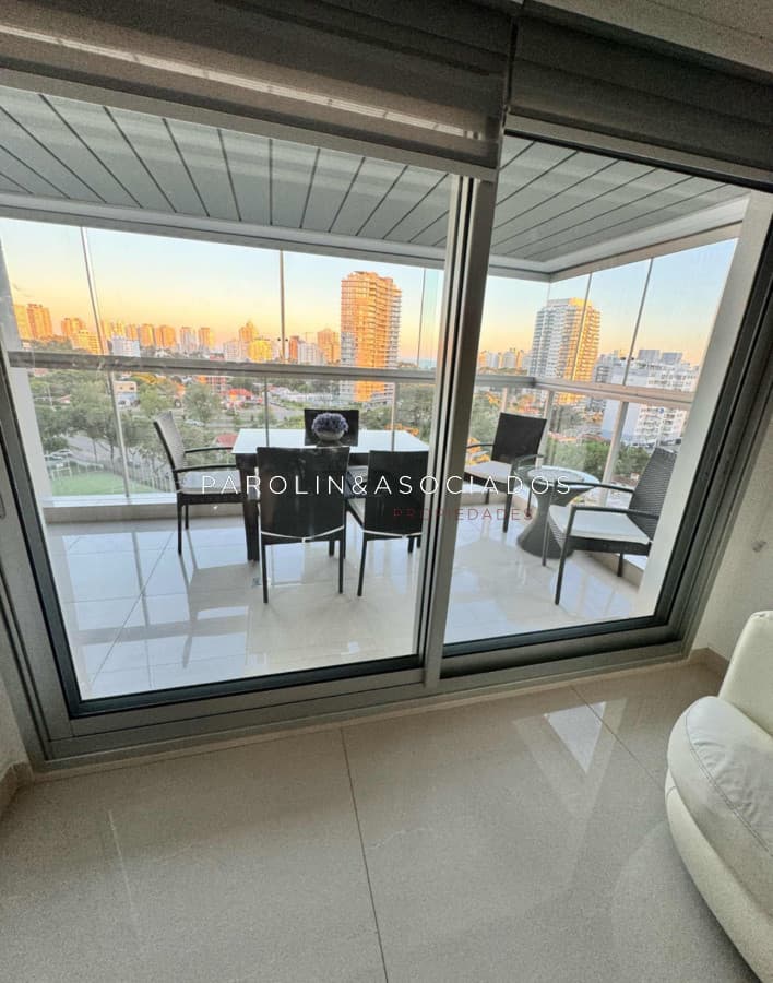 Apartamento en venta de 2 dormitorios en Miami Boulevard, Punta del Este.