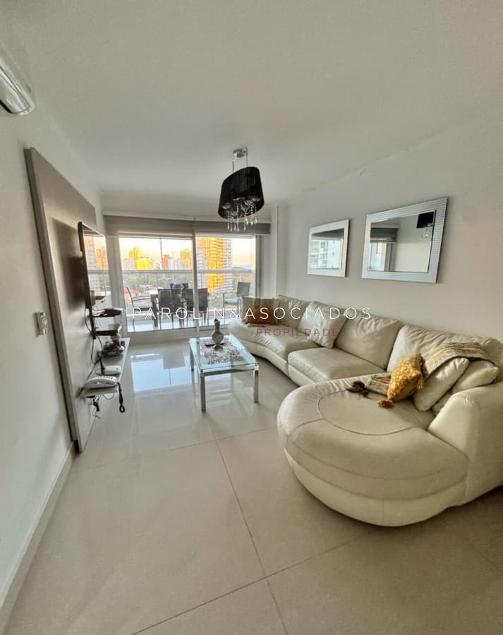 Apartamento en venta de 2 dormitorios en Miami Boulevard, Punta del Este.