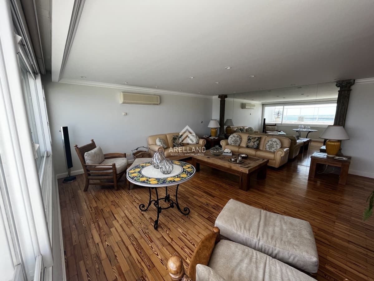 Apartamento ID.1982 - Venta Penthouse de 6 dormitorios Playa Mansa