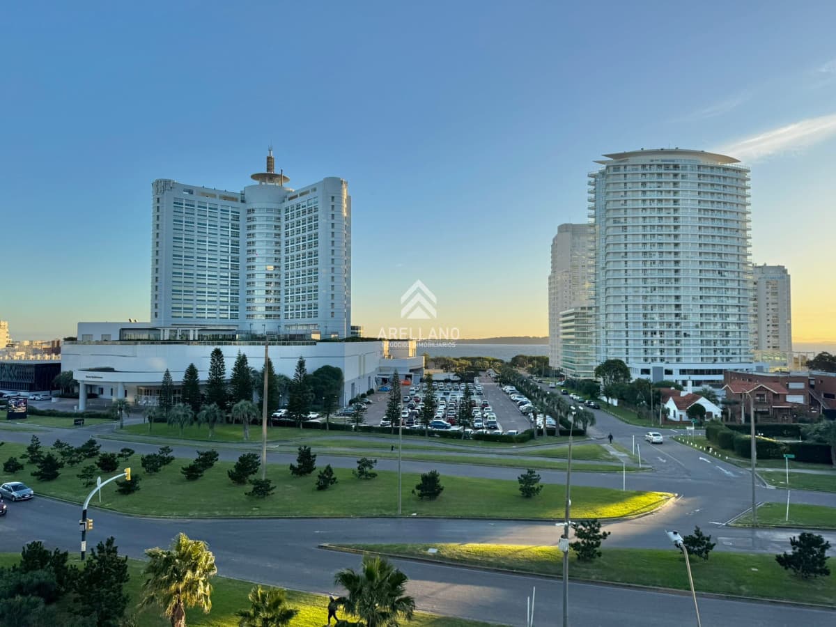 Apartamento ID.4859 - CASINO TOWER VENTA DE APARTAMENTO 2 SUITES - PUNTA DEL ESTE