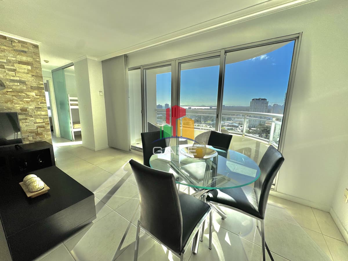 OCEAN DRIVE PUNTA DEL ESTE ALQUILER TEMPORARIO DE APARTAMENTO DE 1 DORMITORIO Y MEDIO   -