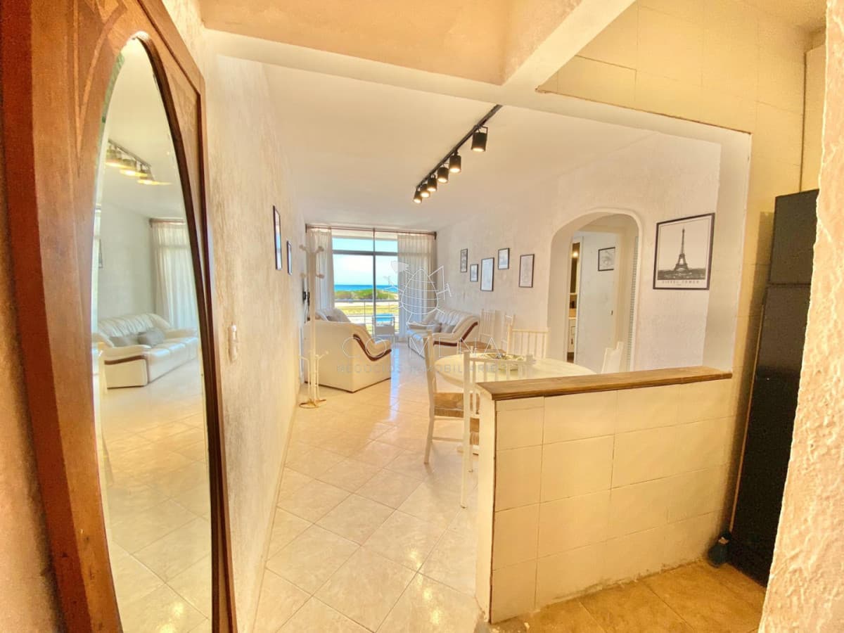 Venta  apartamento 2 dormitorios y medio en Playa Brava, Punta del Este