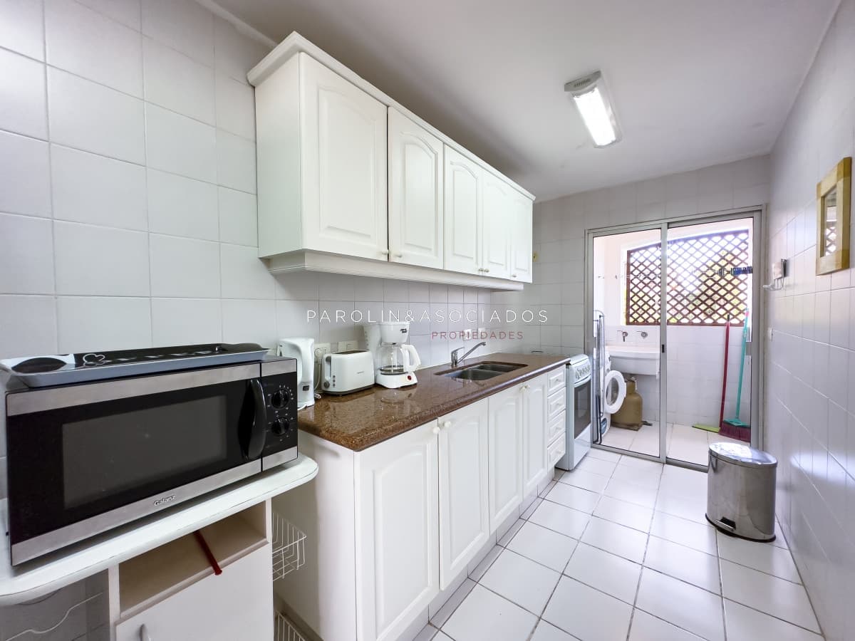 Venta apartamento 2 dormitorio mas dependencia de servicio en Manantiales