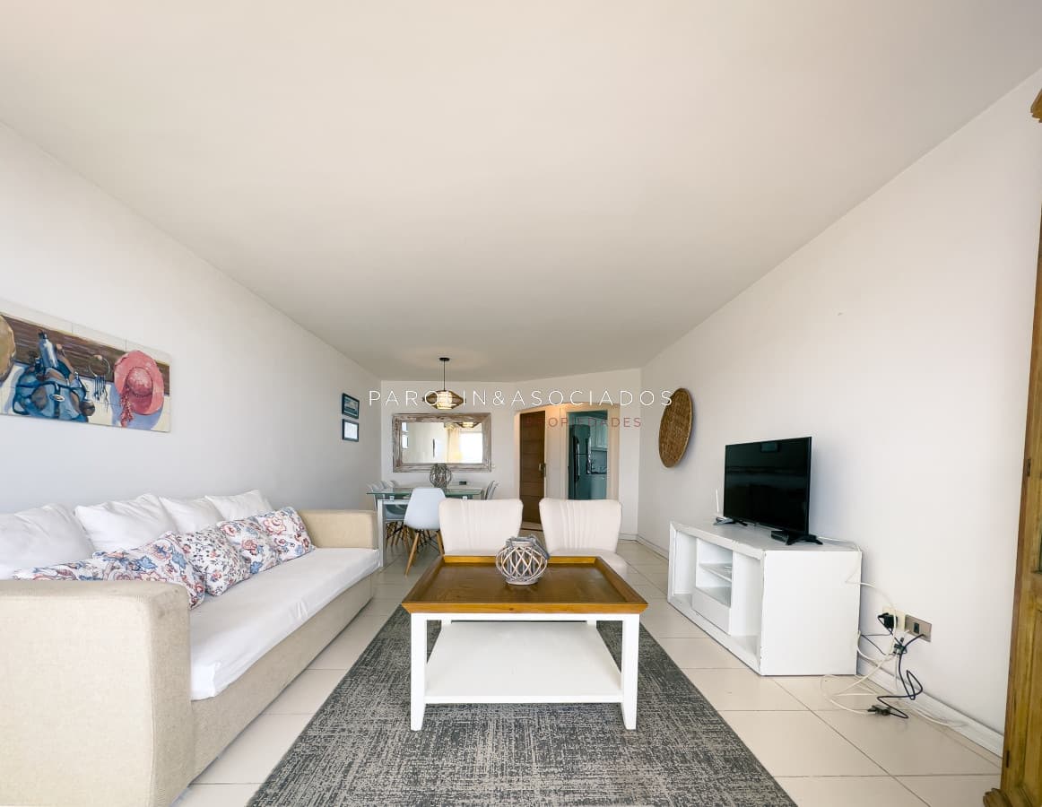 Venta apartamento 2 dormitorio mas dependencia de servicio en Manantiales