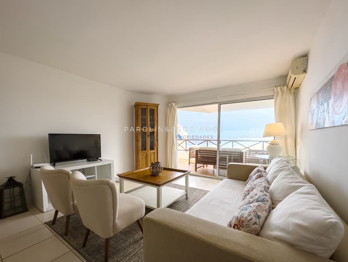 Venta apartamento 2 dormitorio mas dependencia de servicio en Manantiales