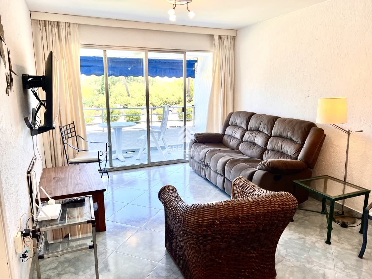 Apartamento ID.6840 - Alquiler temporada apartamento 2 dormitorios mas dependencia de servicio en Playa Mansa, Punta del Este