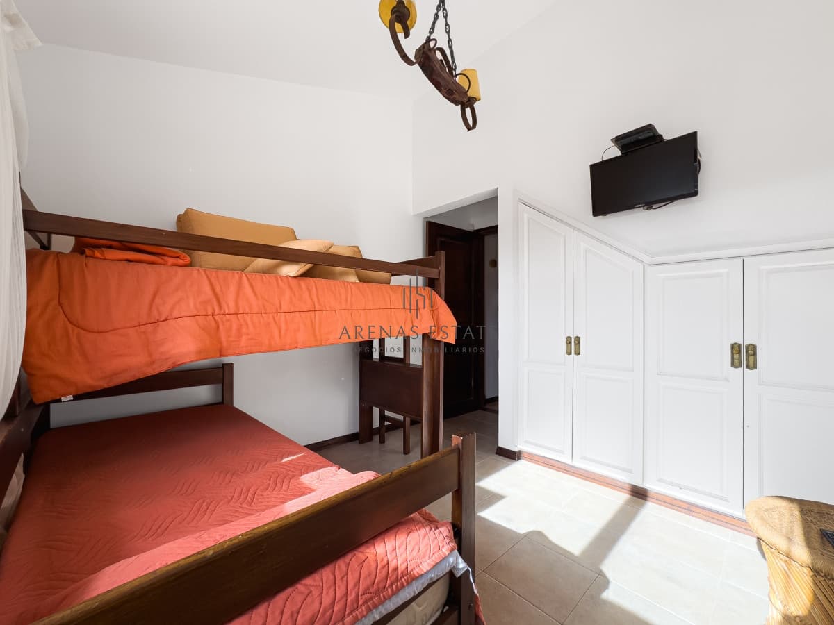 Alquiler casa de 3 dormitorios y dependencia con piscina en Manantiales
