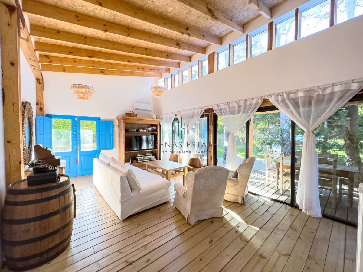 Alquiler  casa  en Manantiales,  3 dormitorios con piscina climatizada