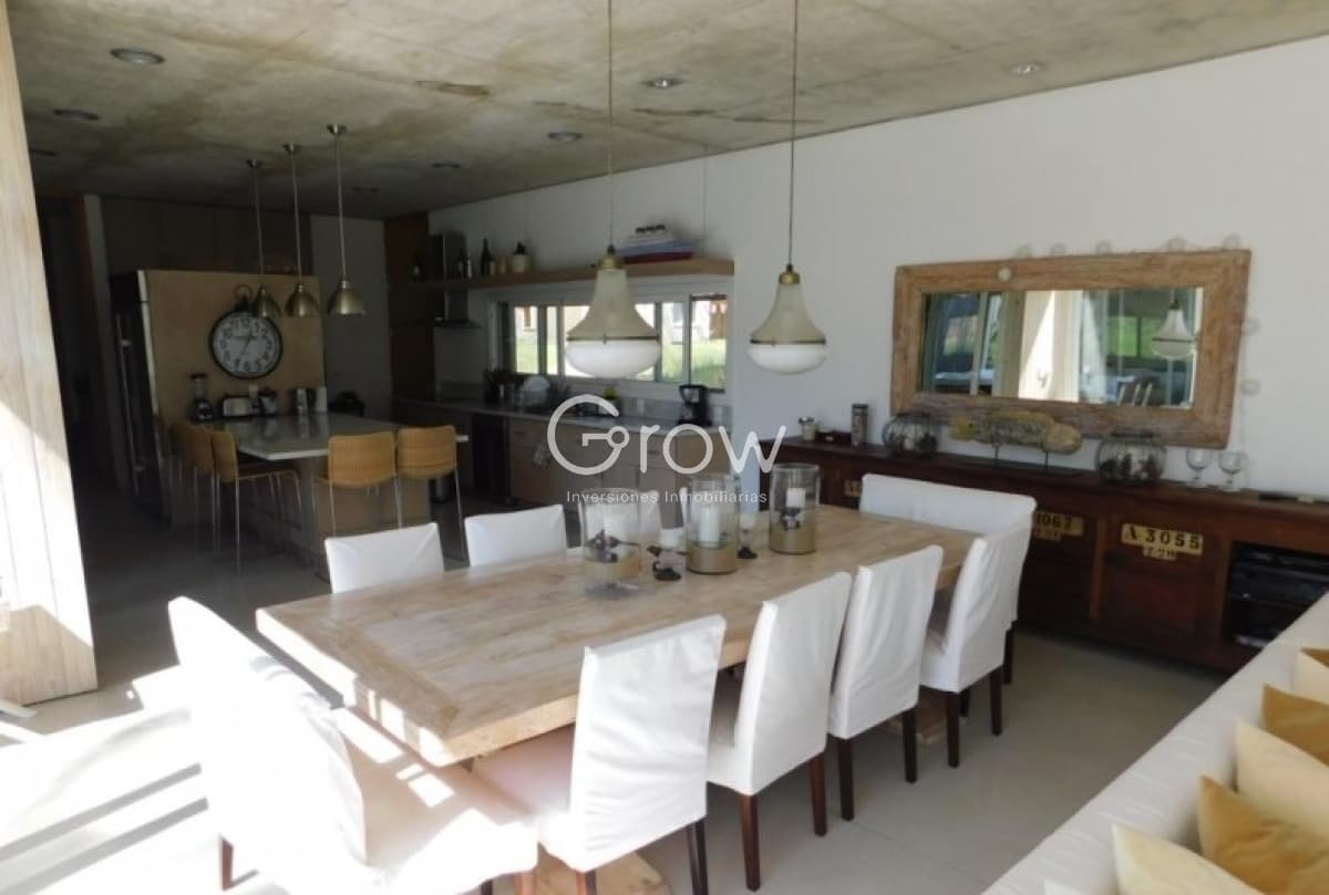 Venta casa en Barrio Privado Laguna Blanca , Manantiales 4 dormitorios