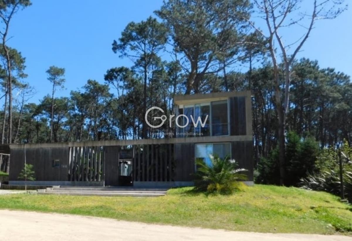 Venta casa en Barrio Privado Laguna Blanca , Manantiales 4 dormitorios
