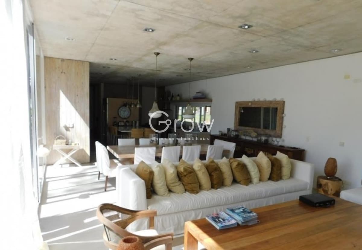 Venta casa en Barrio Privado Laguna Blanca , Manantiales 4 dormitorios