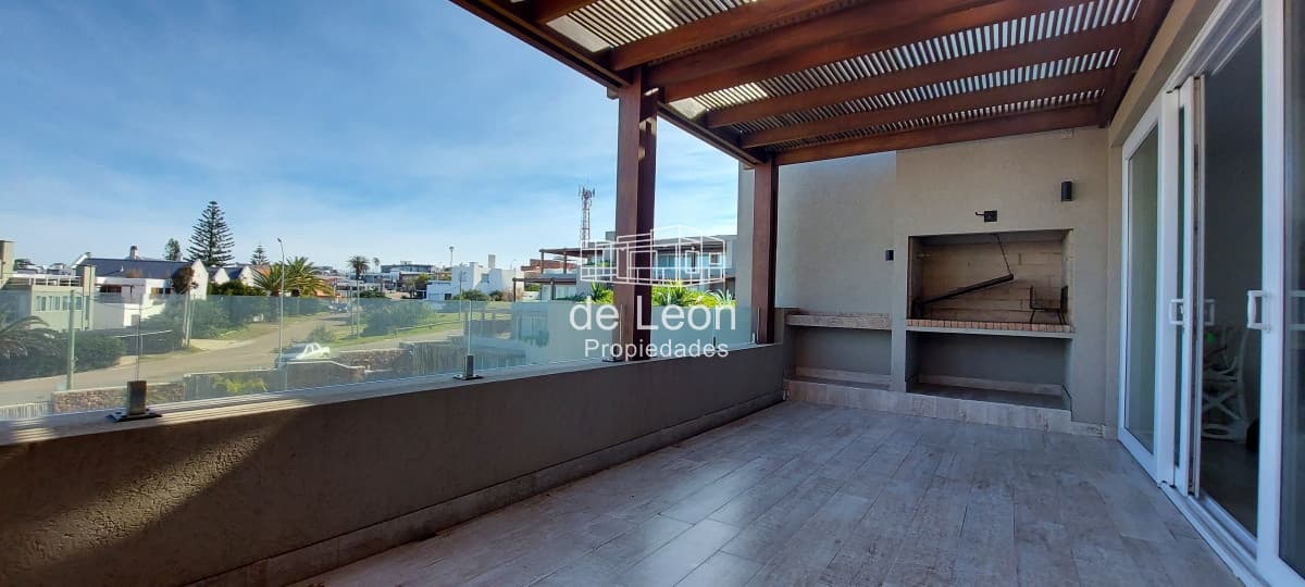 Venta apartamento en la Barra frente al mar  2 dormitorios