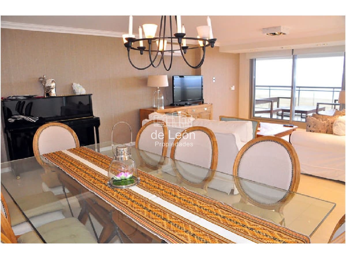 Venta Departamento 3 dormitorios mas dependencia de servicio en Playa Brava