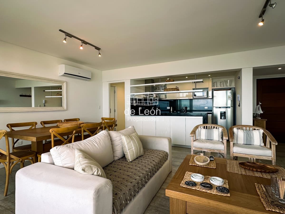 Venta apartamento frente al mar en La Barra de 4 dormitorios