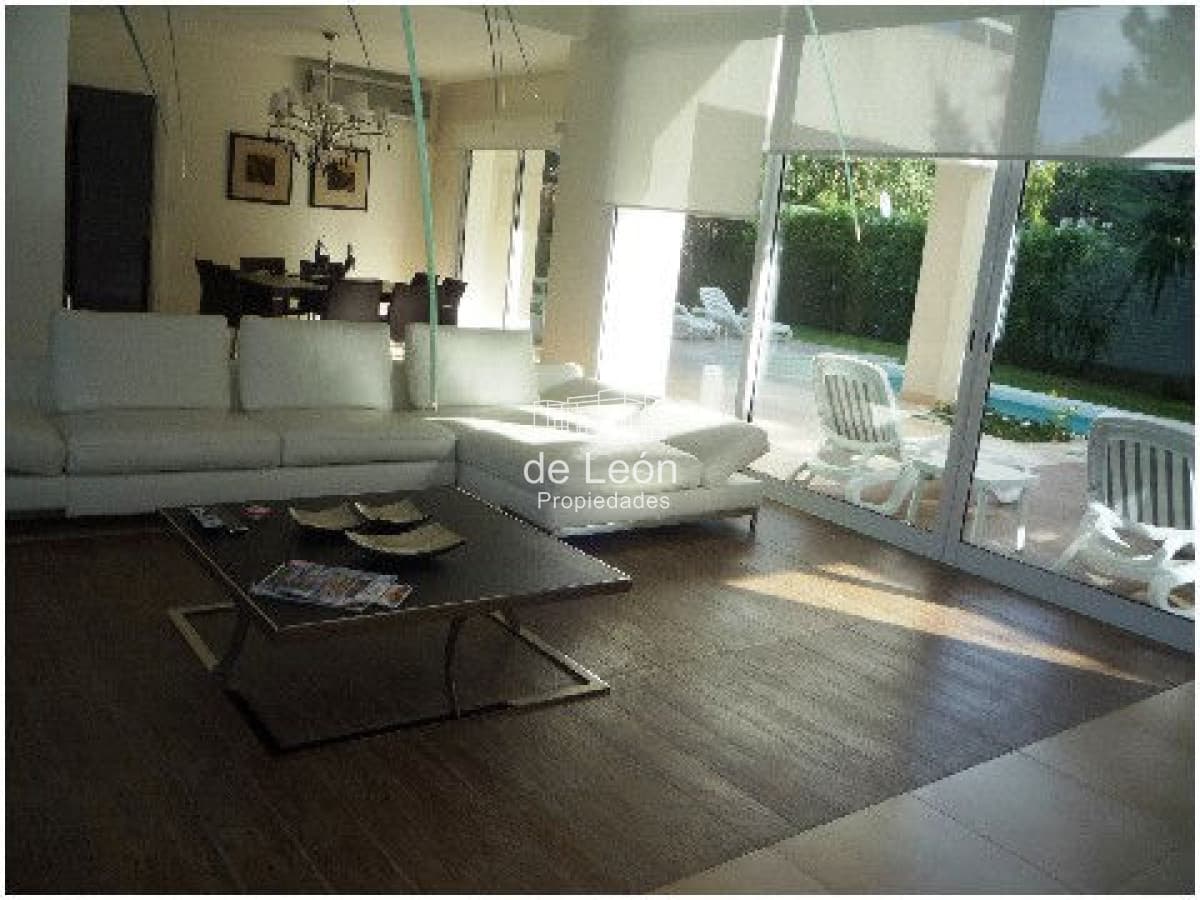 Venta casa ubicada en Barrio  Privado  Playa Mansa, 4 dormitorios