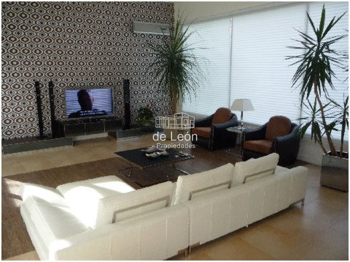 Venta casa ubicada en Barrio  Privado  Playa Mansa, 4 dormitorios