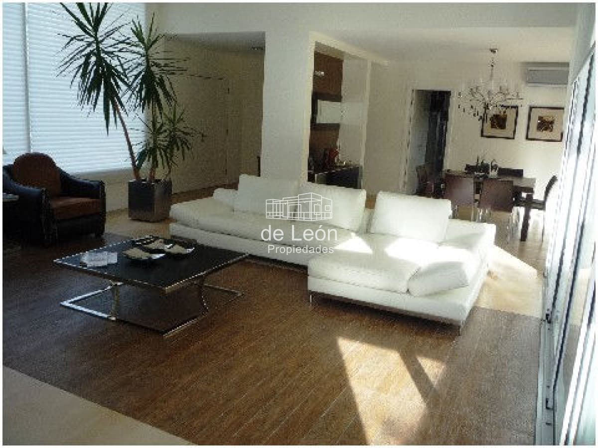 Venta casa ubicada en Barrio  Privado  Playa Mansa, 4 dormitorios