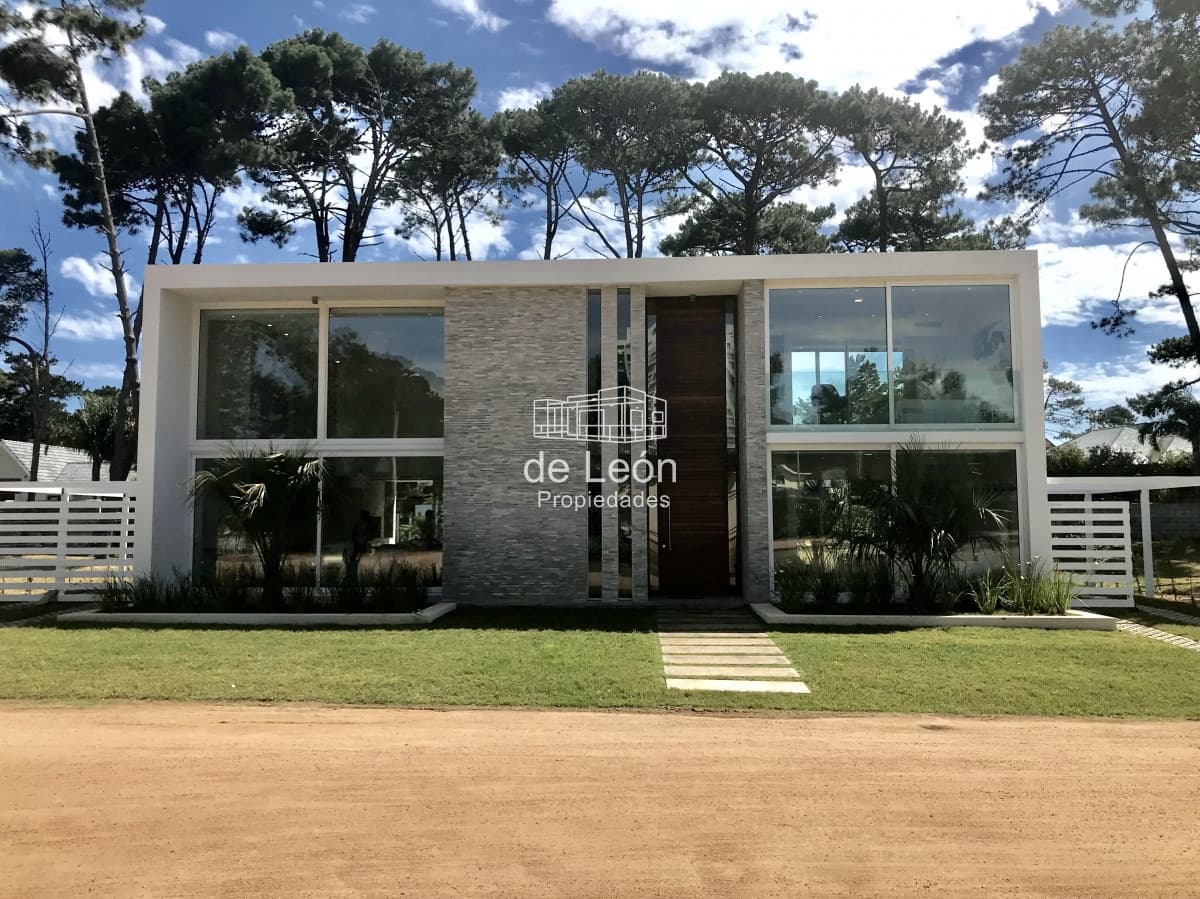 Venta Boulevard Park, Playa Mansa,  4 suite, mas servicio .