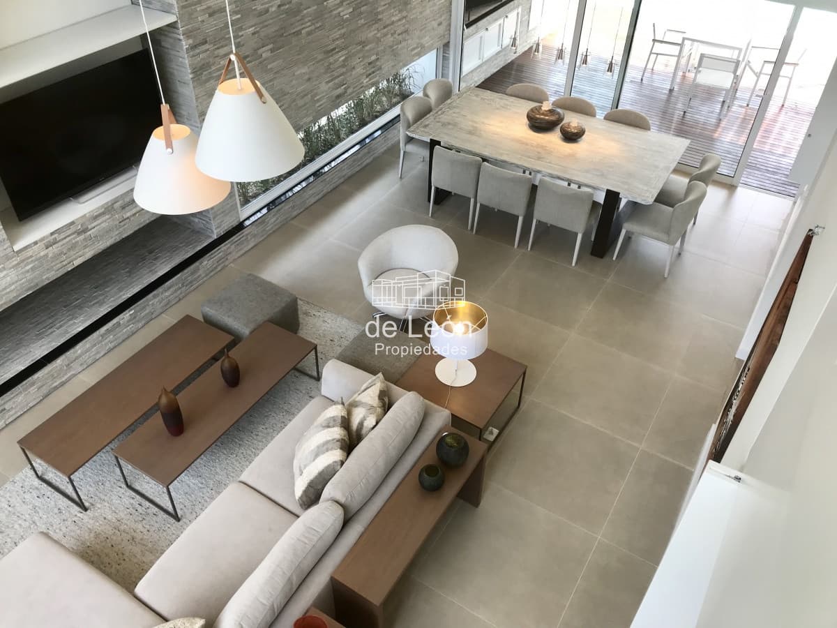 Venta Boulevard Park, Playa Mansa,  4 suite, mas servicio .