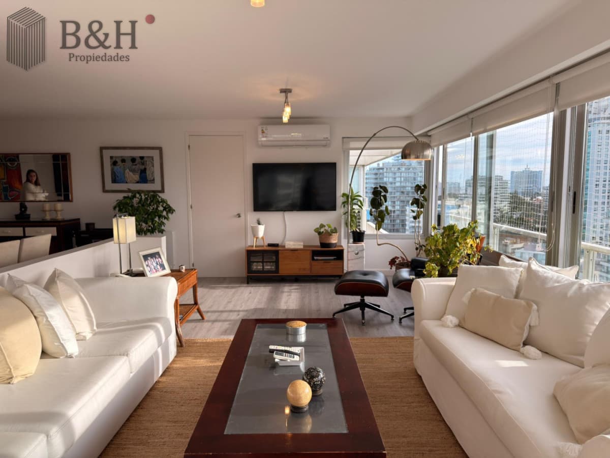 Venta apartamento 3 dormitorios mas dependencia de servicio, Playa Brava, Punta del Este