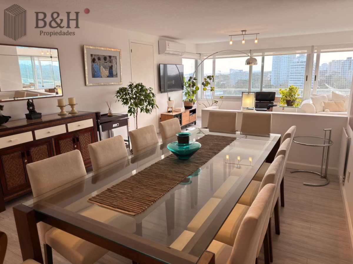 Venta apartamento 3 dormitorios mas dependencia de servicio, Playa Brava, Punta del Este