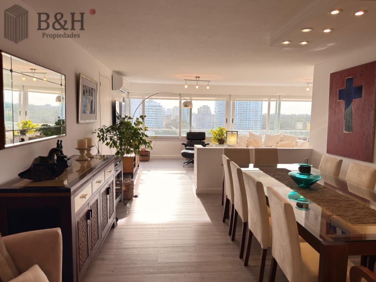 Venta apartamento 3 dormitorios mas dependencia de servicio, Playa Brava, Punta del Este