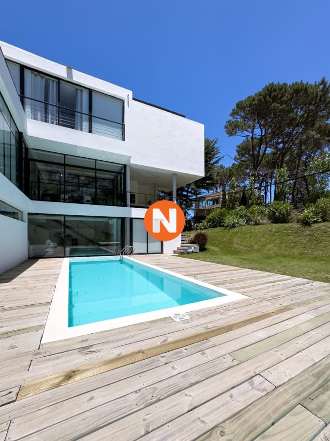 Casa moderna a estrenar en La Barra con vistas al mar