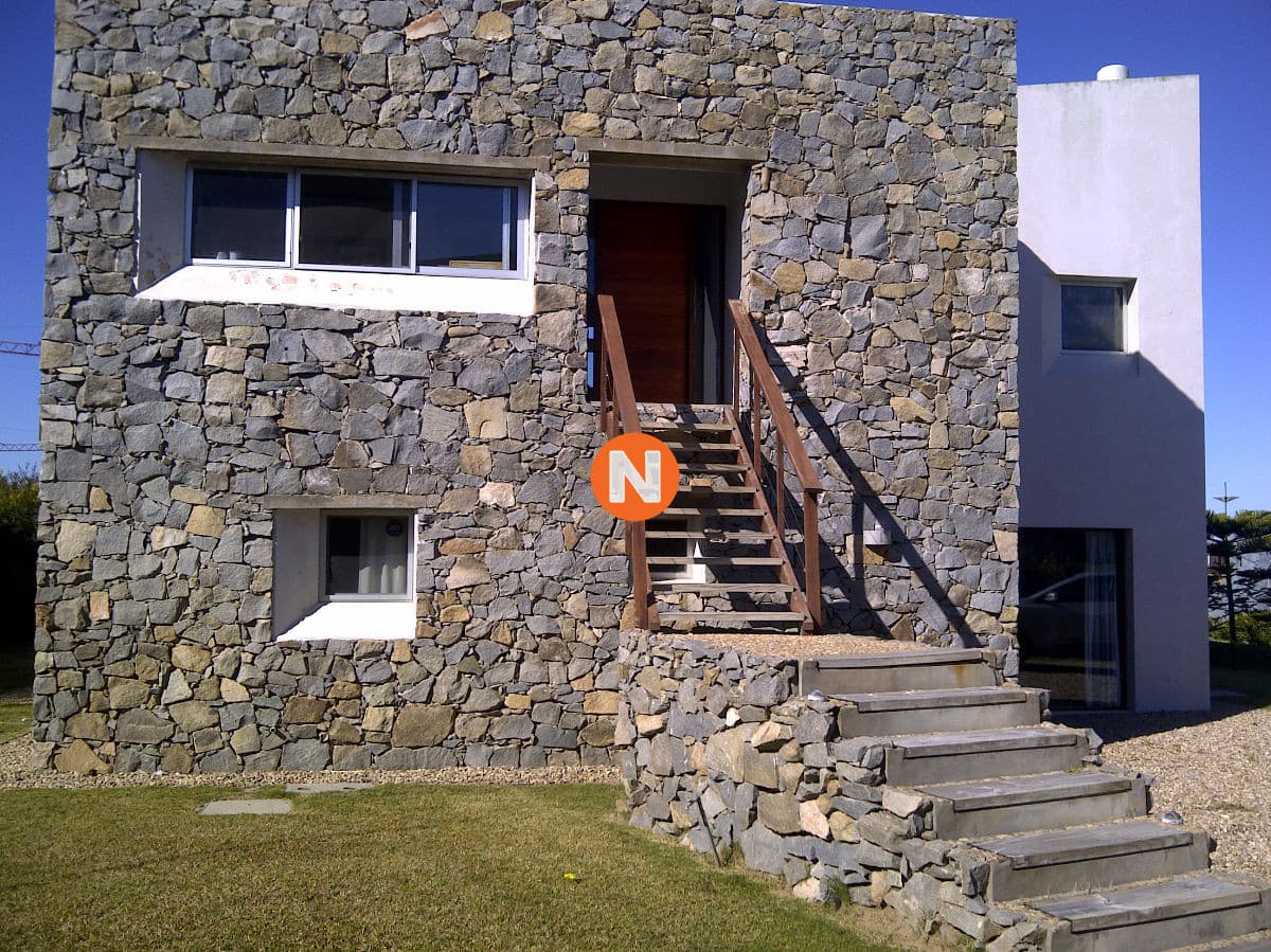 Venta Alquiler  casa con hermosa vista al mar en Country Pri ...
