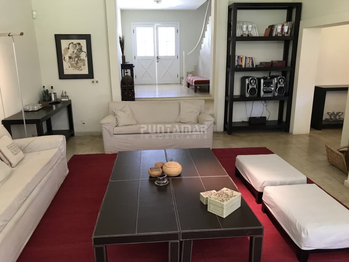 Casa ID.212248 - Venta de casa en Laguna Blanca 4 dormitorios