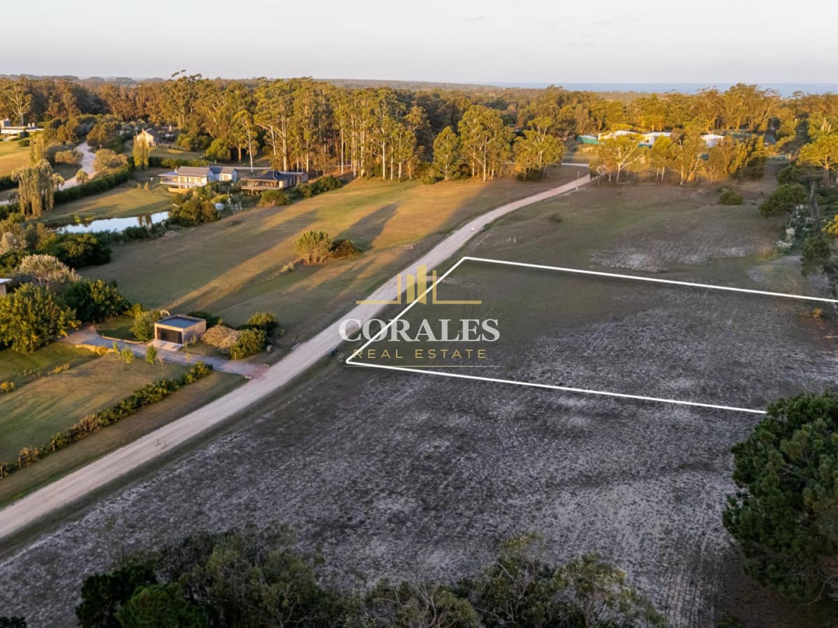 Terreno a la venta en Manantiales , Barrio Privado Laguna Estate