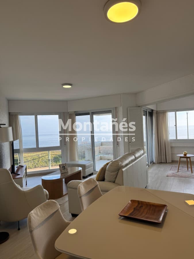 Apartamento ID.10563 - Mansa · Vista directa al mar · 2 dormitorios + cochera