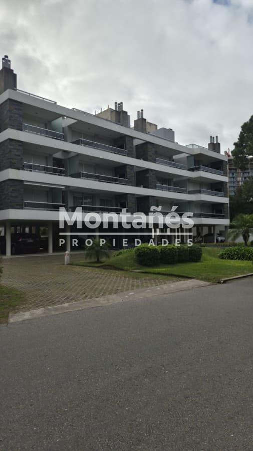 Apartamento ID.10659 - Venta; 1 dorm.+ Cochera y Terraza con parrillero.