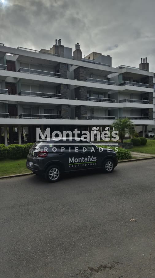 Apartamento ID.10659 - Venta; 1 dorm.+ Cochera y Terraza con parrillero.