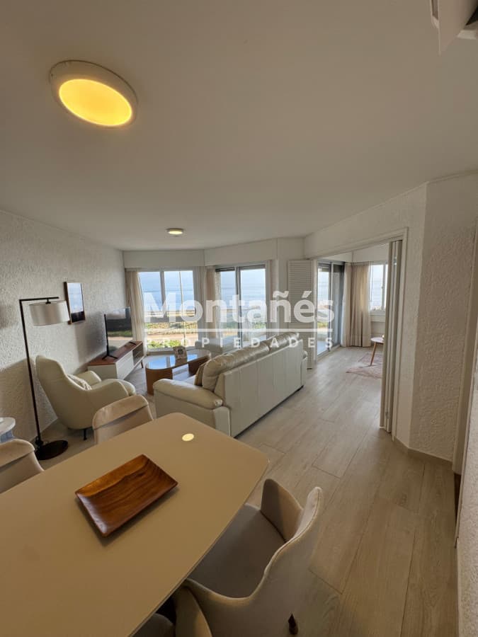 Apartamento ID.10563 - Mansa · Vista directa al mar · 2 dormitorios + cochera