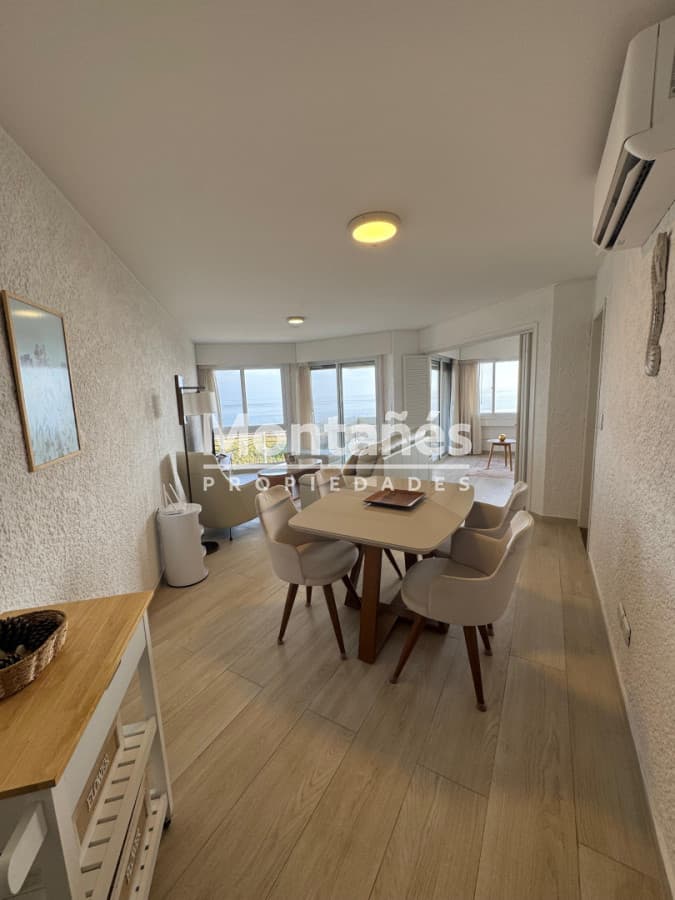Apartamento ID.10563 - Mansa · Vista directa al mar · 2 dormitorios + cochera