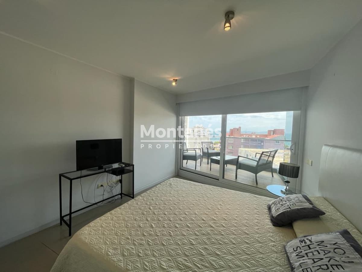 Apartamento ID.10487 - Amplio, frente al mar y con servicio de playa, 3 dormitorios en suite.