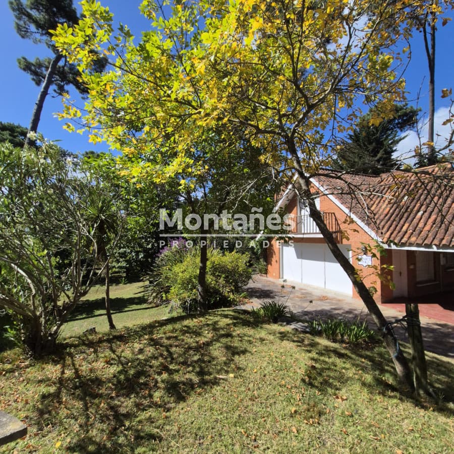 Terreno ID.10572 - 💼 3.057 m² Divisibles en 3 Lotes con Ubicación Estratégica