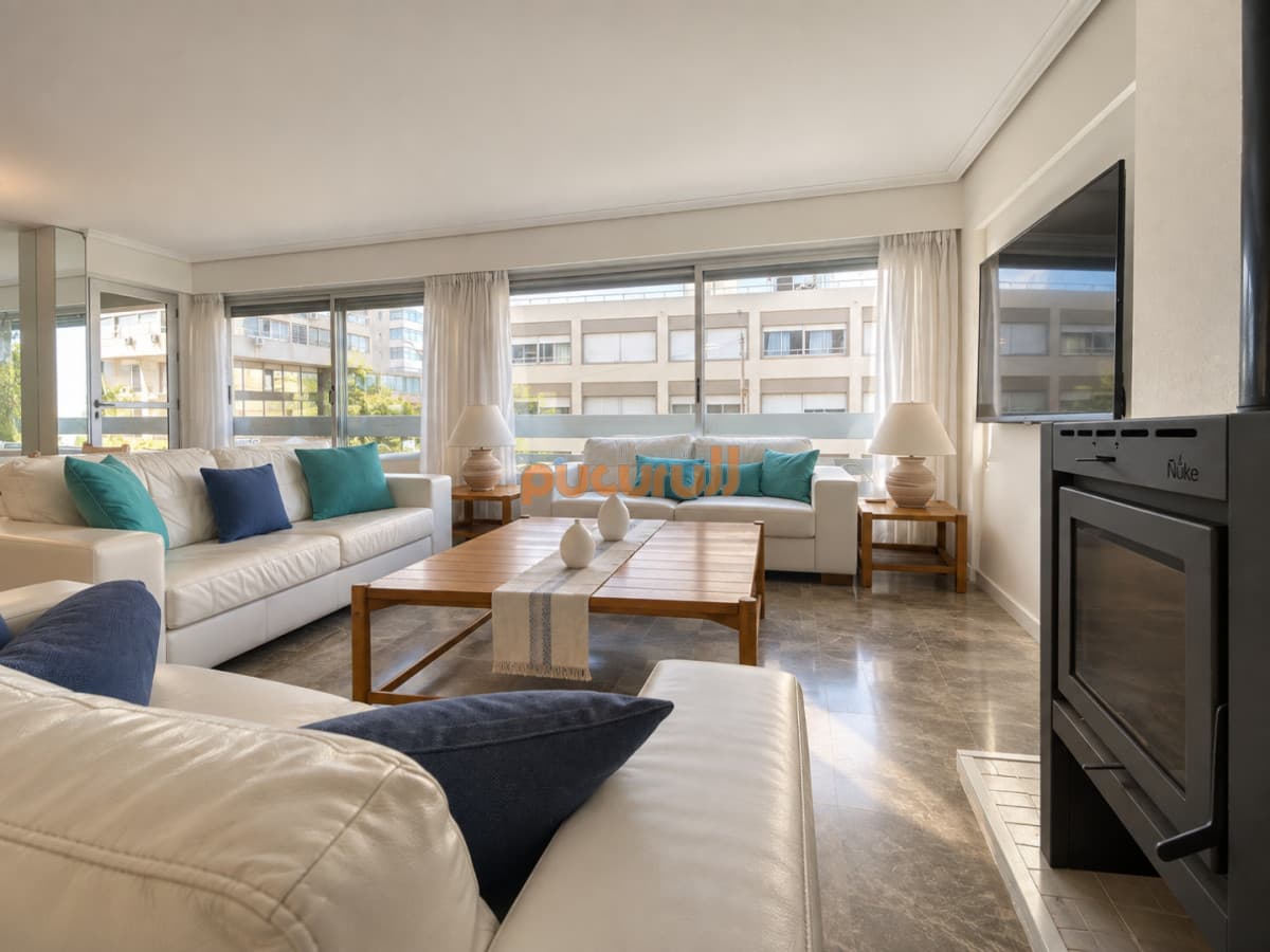Apartamento a metros del mar! 3 dormitoroios en Peninsula, Punta del Este.