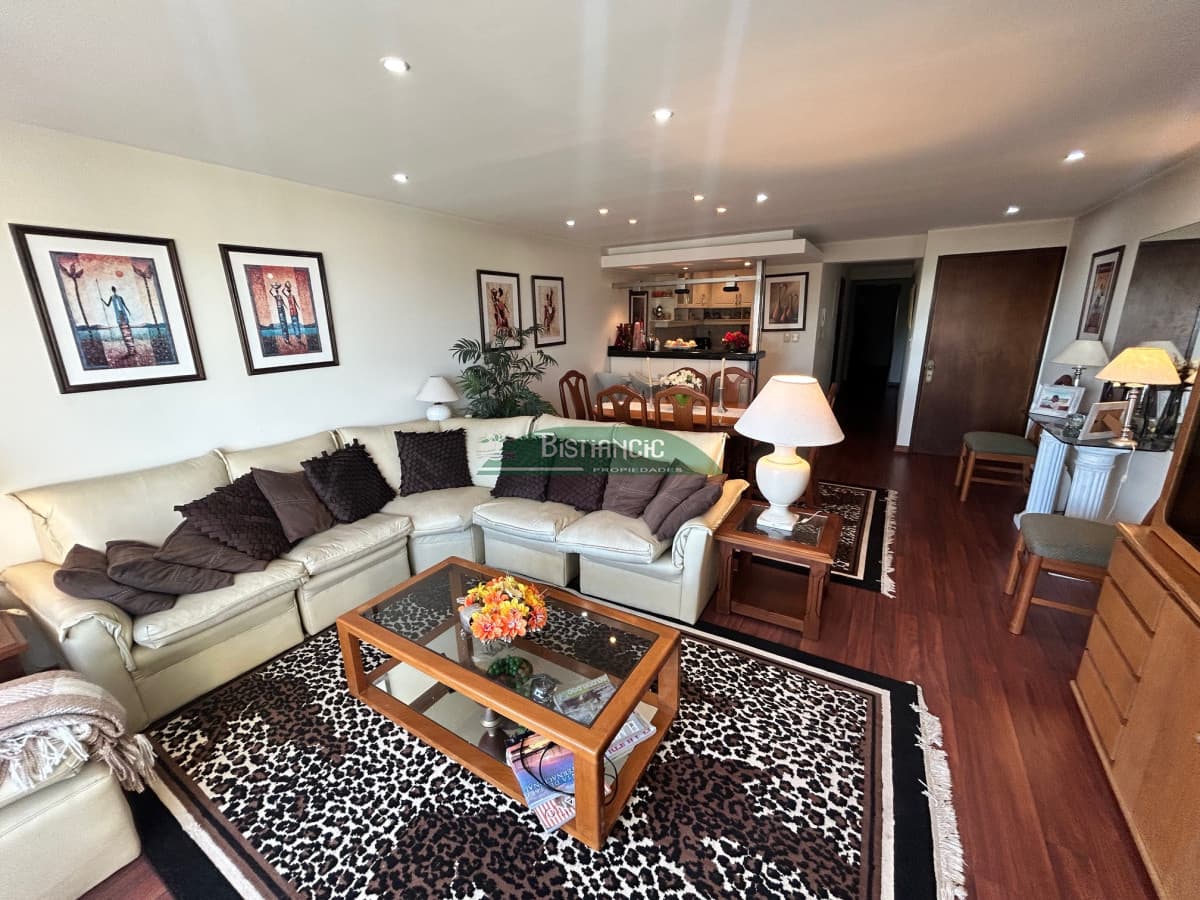 Alquiler Anual. Mansa Departamento de 4 dorm 3 baños frente al mar impecable con cochera. US$ 1600.