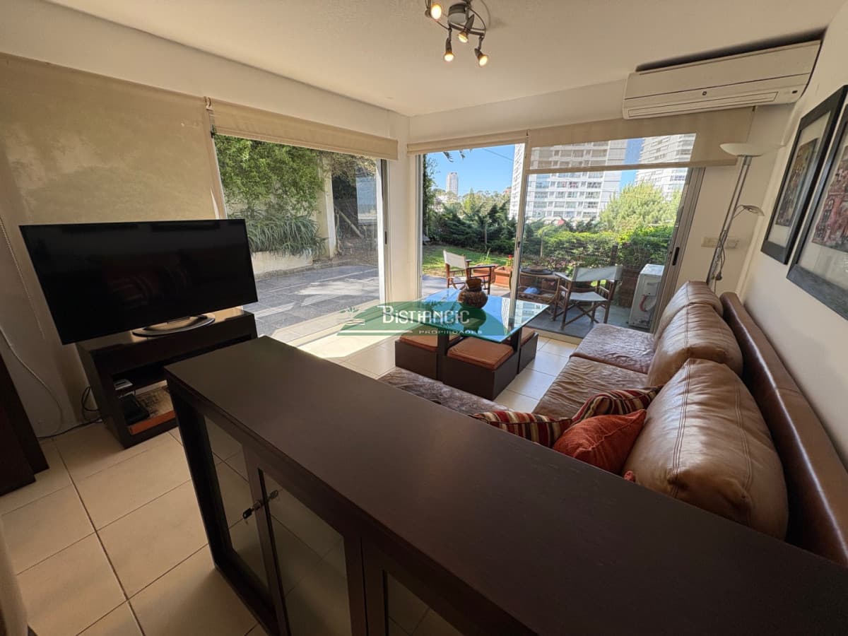 Apartamento de 3 dorm 3 baños con gran jardín, calefacción, garaje, servicio, realmente único!