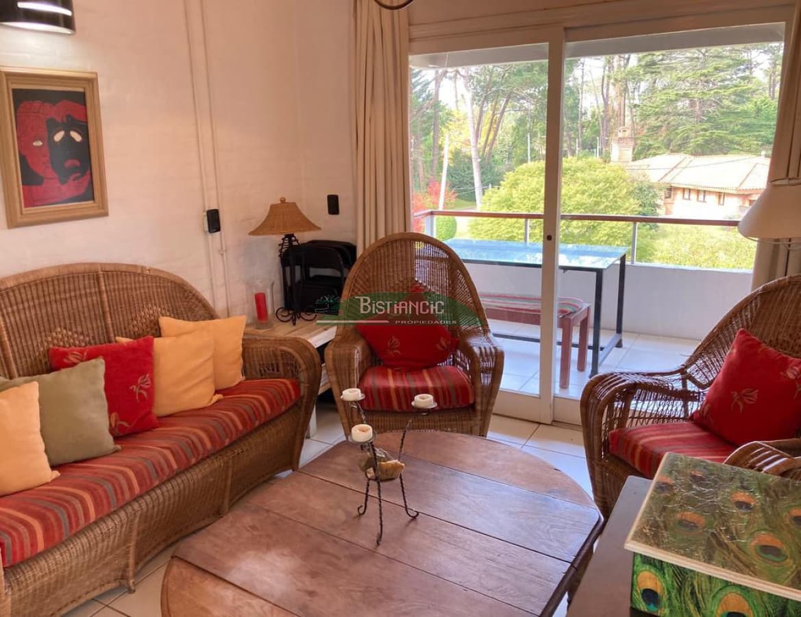 Venta o Alquiler temporal - Depto tipo casa de 3 dorm 2 baños, estufa alto rendimiento, play room, balcón con parrilla. Cochera.